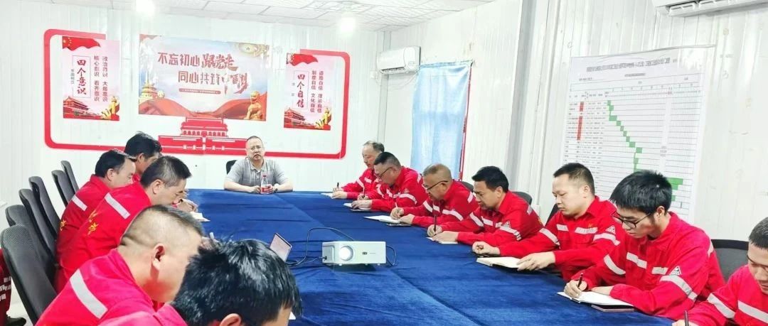 化機(jī)公司黨委書記、董事長、總經(jīng)理楊中澤到新疆項目部現(xiàn)場辦公